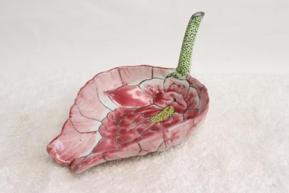 A wucai porcelain handled water server