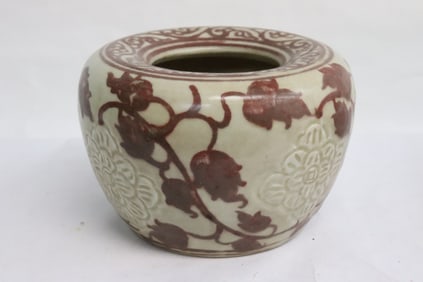 Chinese red and white porcelain water dripper