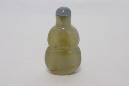 An agate snuff bottle