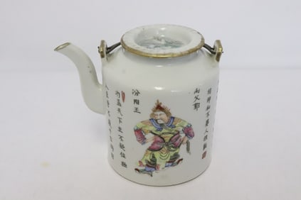 Chinese late 19th century famille rose teapot