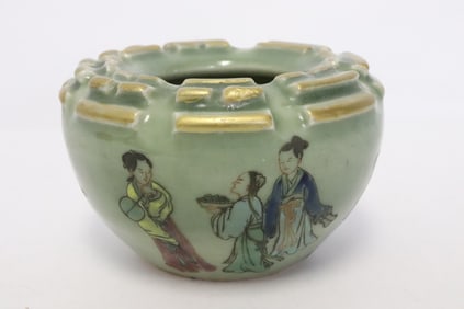 Chinese early 19th c. porcelain water dripper