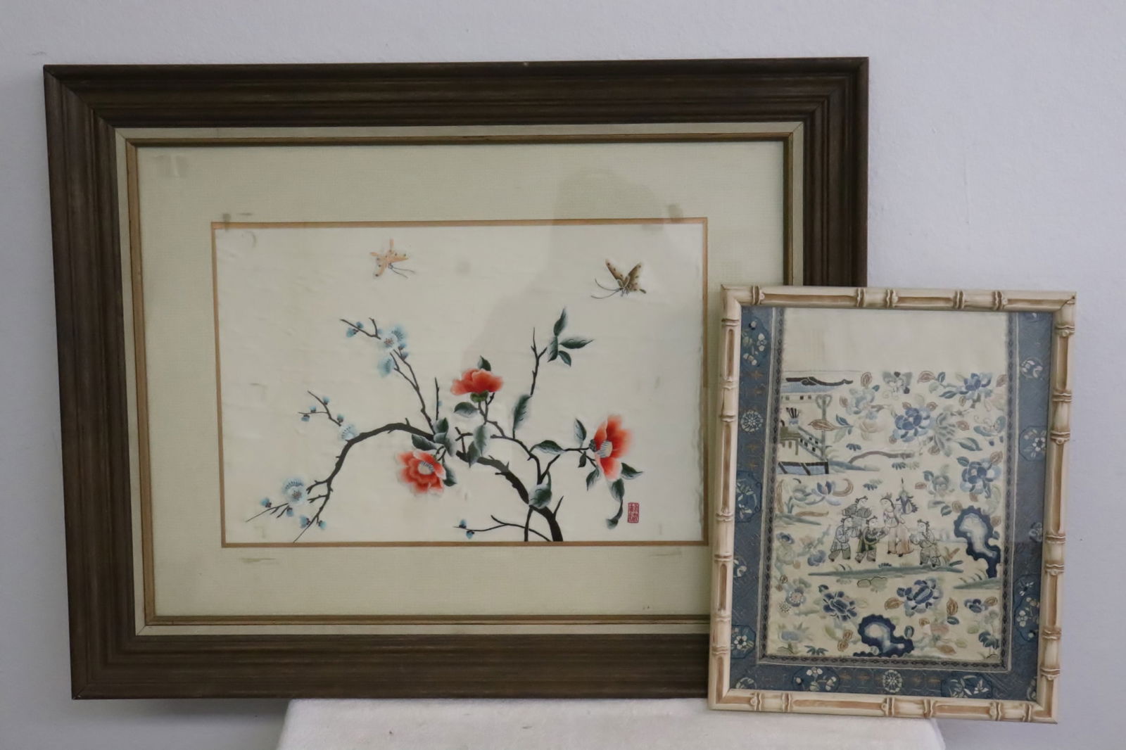 2 Chinese vintage framed embroidery panels (1 of 11)
