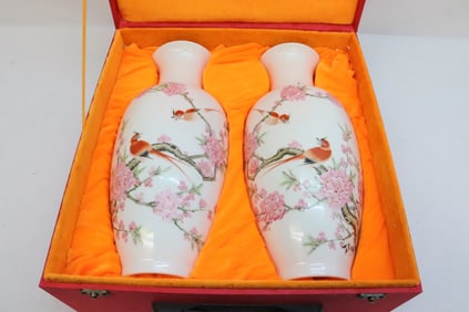 Pair beautiful famille rose porcelain vases