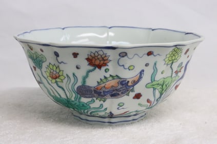 Large wucai porcelain bowl
