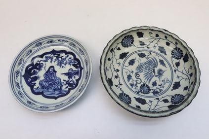 2 Chinese blue and white porcelain plates