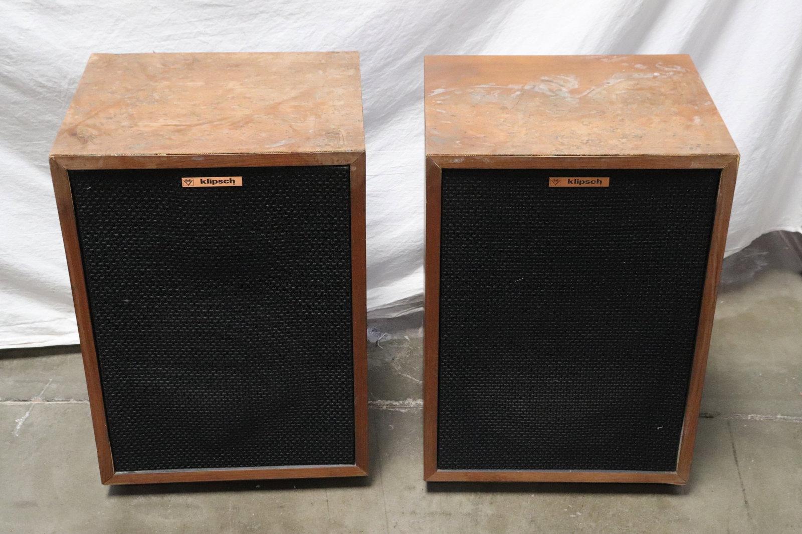 Pair Klipsch 16T606 speakers: Pair Klipsch 16T606 speakers, condition unknown, 22.75"x15.5"x13.25" ea