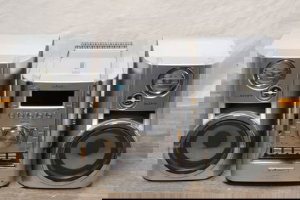 3 pieces Sony SS-CHP7 stereo/CD/tape system