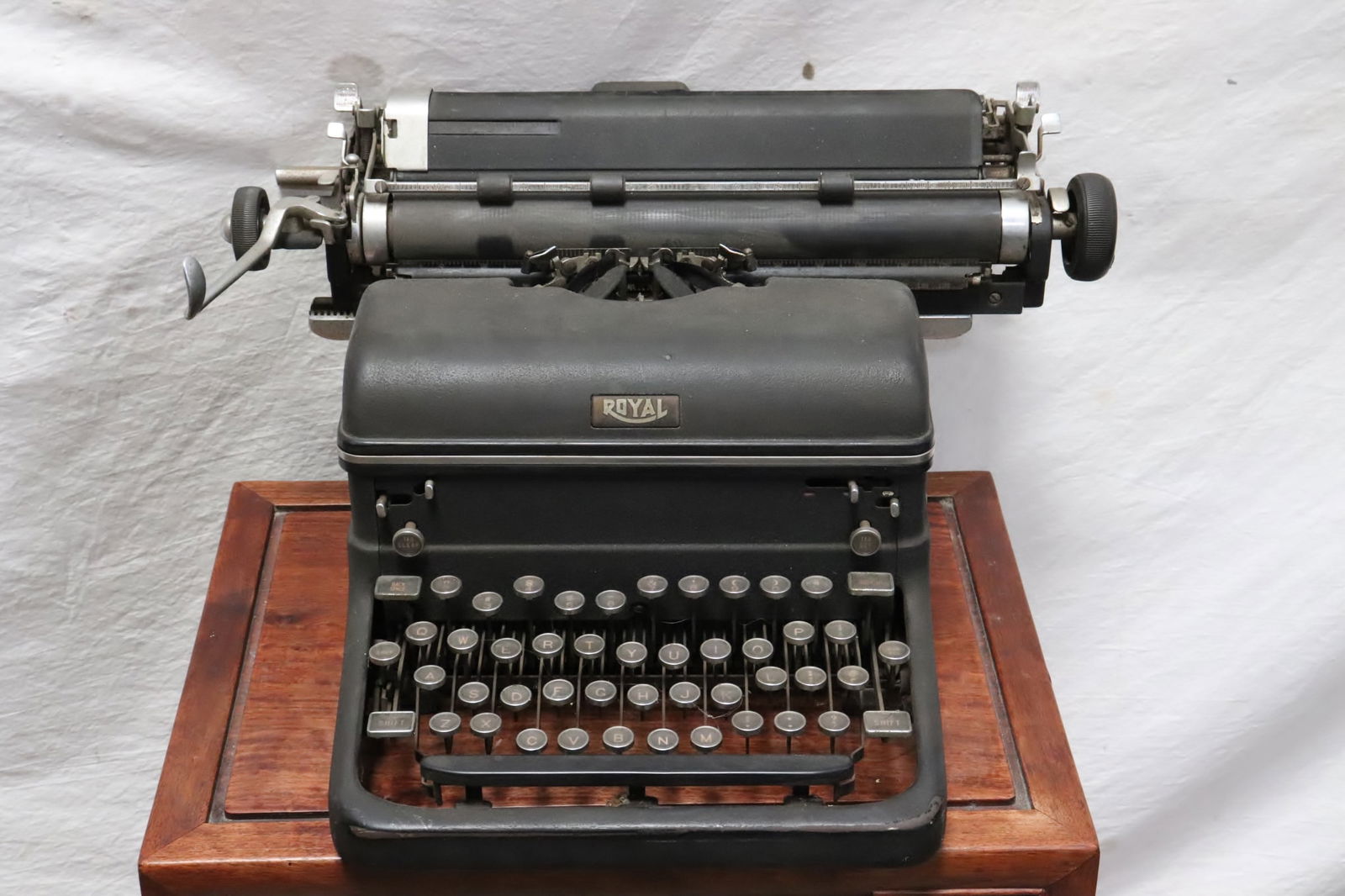A vintage typewriter: A vintage typewriter, 9"x17.8"x16.4"