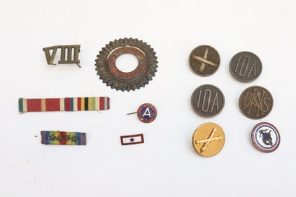 Lot of US medals and military insignia