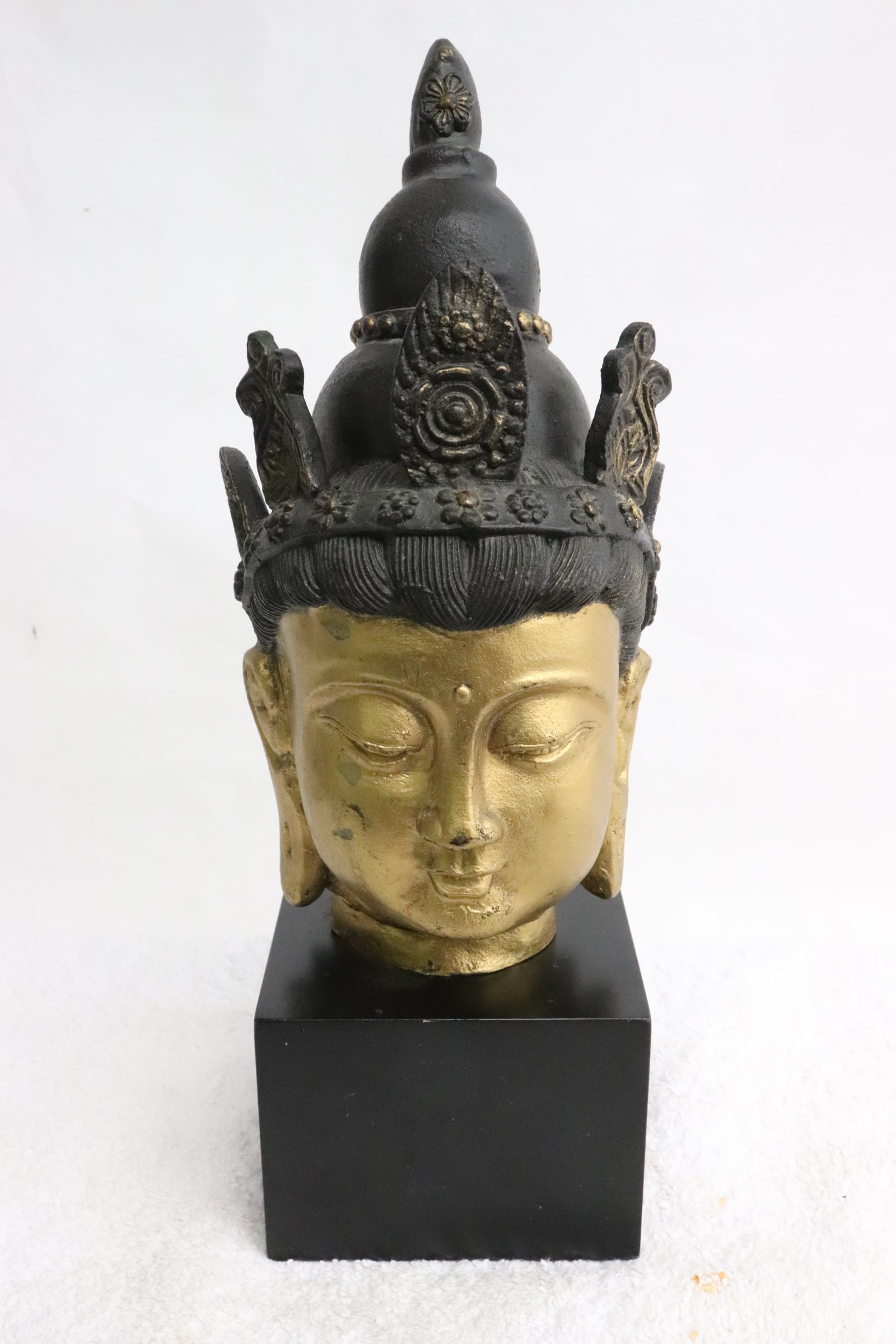 Bronze sculpture of Buddha head: Bronze sculpture of Buddha head, 8.8"H