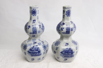 Pair b&w porcelain gourd shape crackleware vases