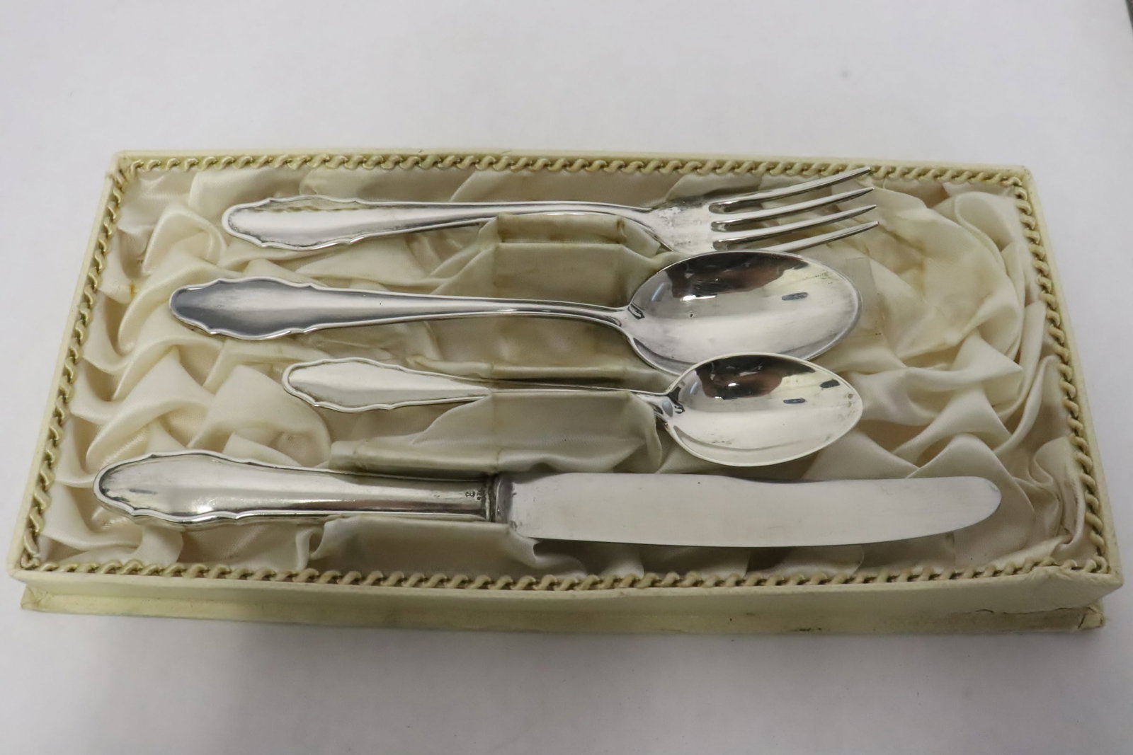 Four 800 silver pieces: Four 800 silver pieces, total wt. 123gm, 4.9"L - 7.6"L