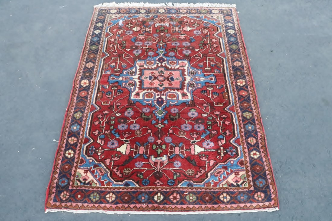 Vintage Persian rug: Vintage Persian rug, 42.7"x60"