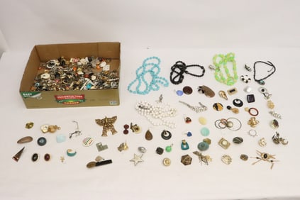 Lot of costume jewelry