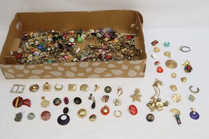 Lot of costume jewelry