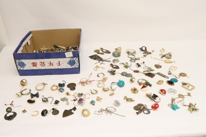 Lot of costume jewelry