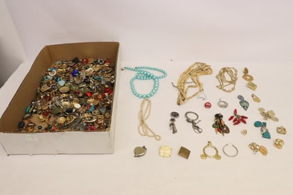 Lot of costume jewelry