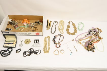 Lot of costume jewelry