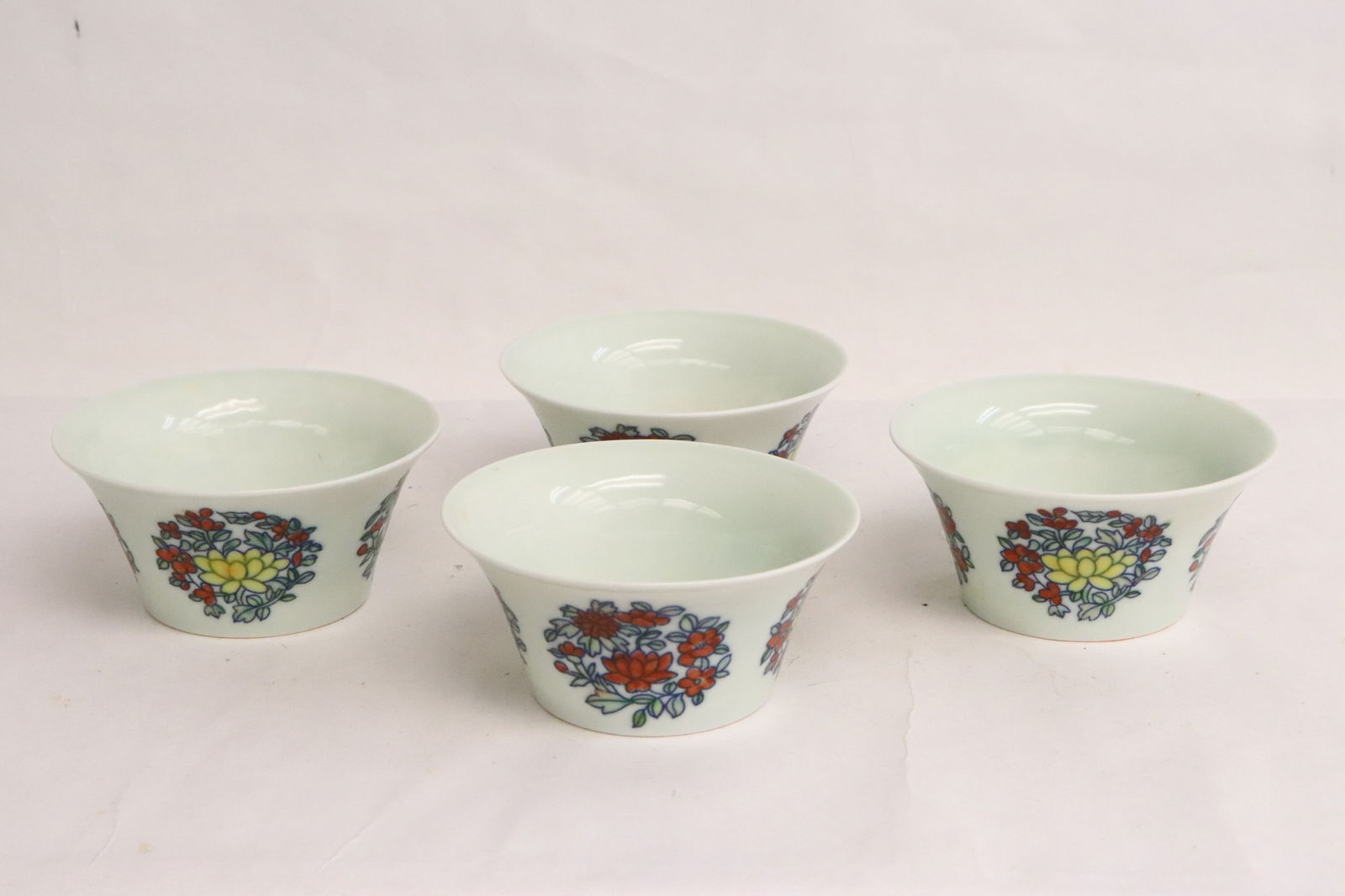 4 Chinese wucai porcelain tea cups: 4 Chinese wucai porcelain tea cups, 1.65"x3.5"dia ea