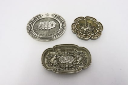 3 white bronze small dishes