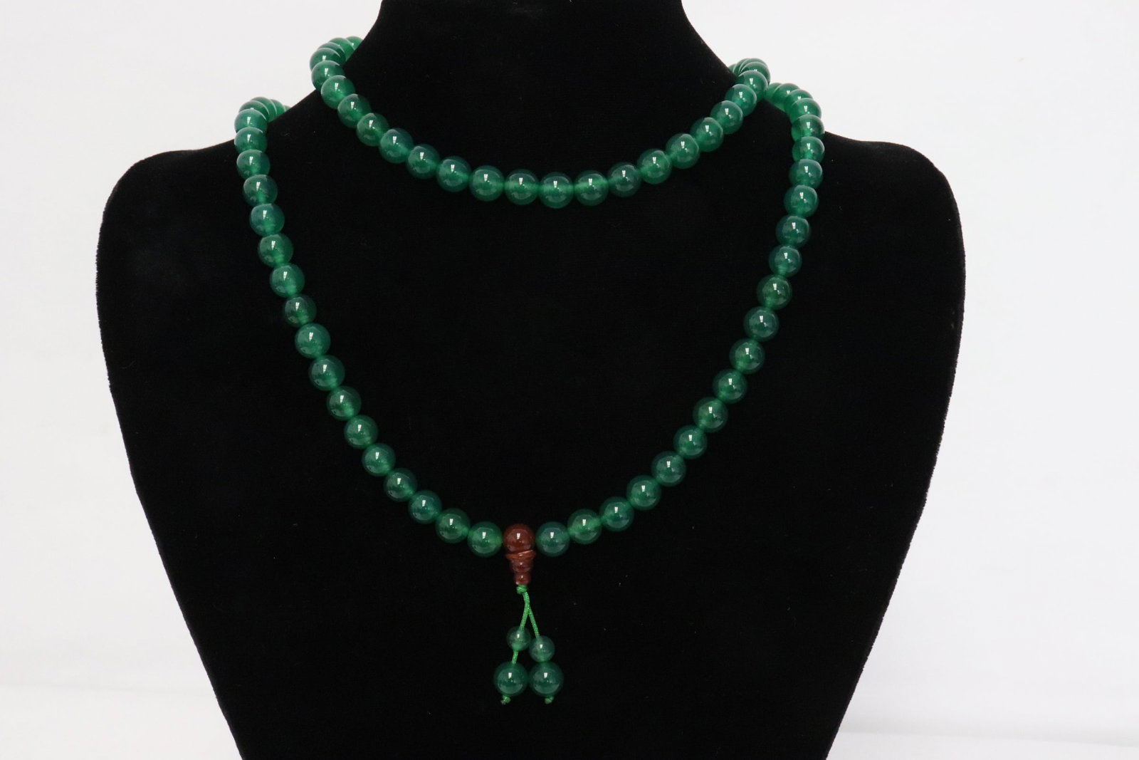 Peking glass bead necklace: Peking glass bead (0.3"x0.3"dia ea) necklace (34.8"L)