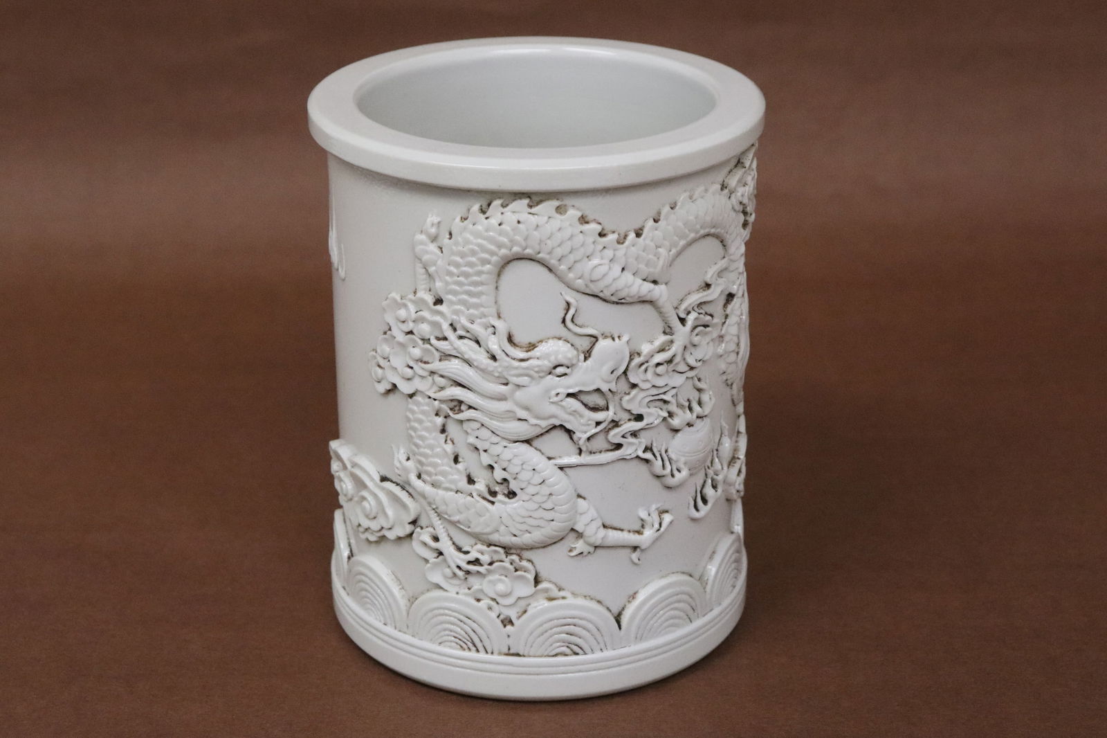 A white porcelain brush holder (1 of 8)