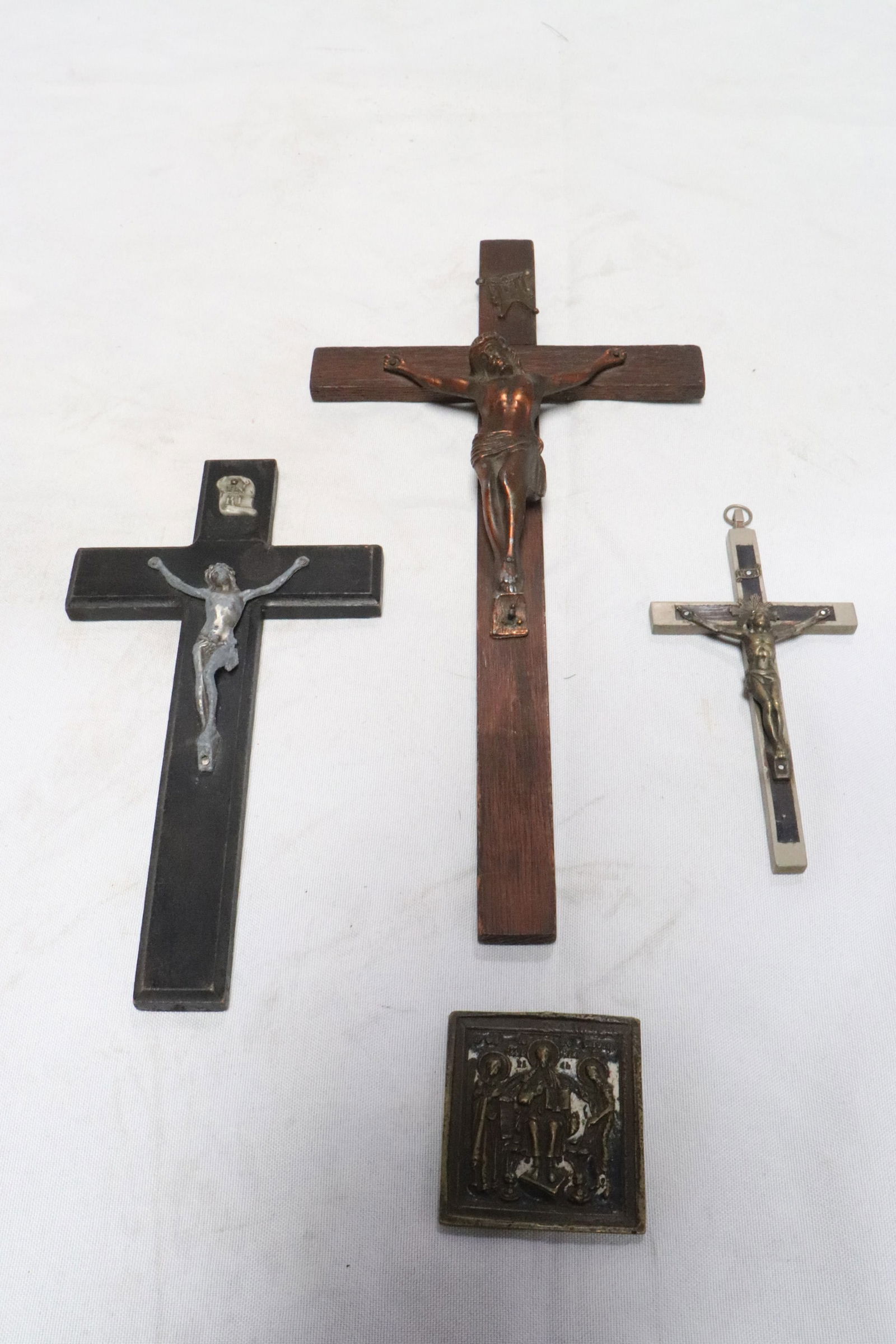 A bronze religious plaque, & 3 vintage crosses (1 of 9)