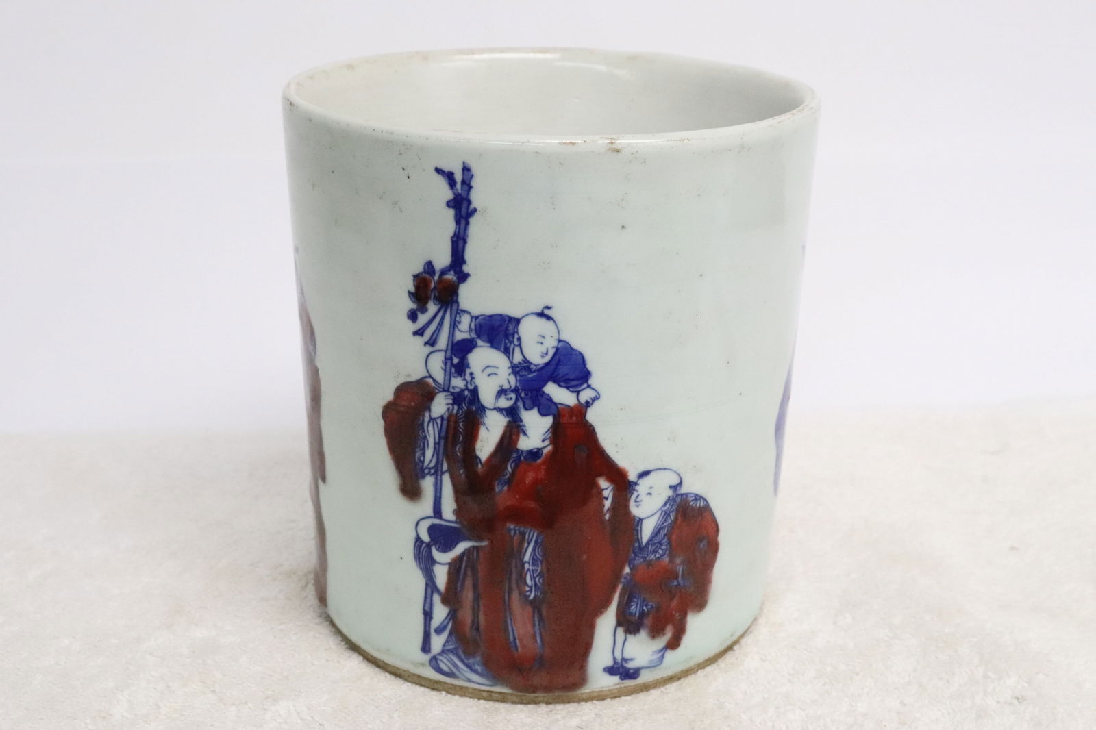 A wucai porcelain brush holder: A wucai porcelain brush holder with historical figures, 6.4"x5.9"dia