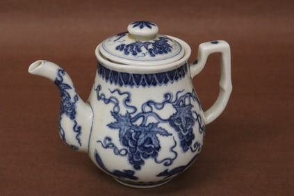 Chinese blue and white porcelain wine pot
