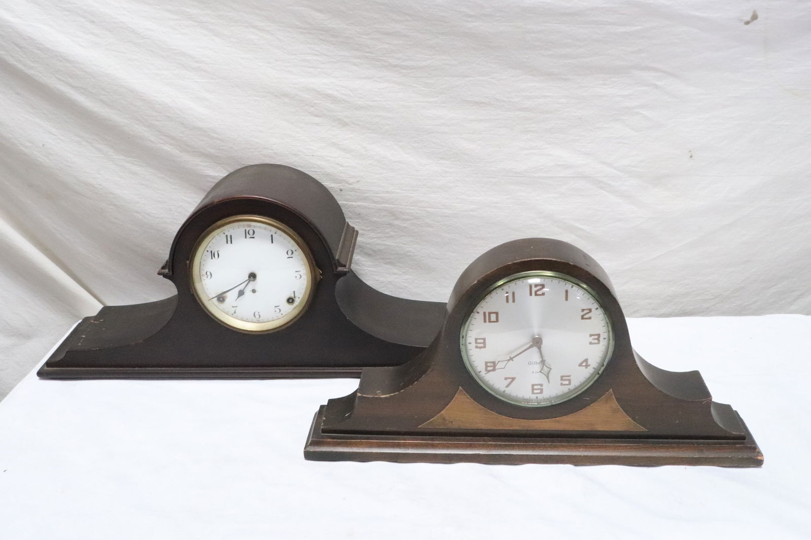 2 US made mantel clock, one by Gilbert: 2 US made mantel clock, one by Gilbert, 8.4"x17.75"x2.8", 9.1"x21.5"x5.15"