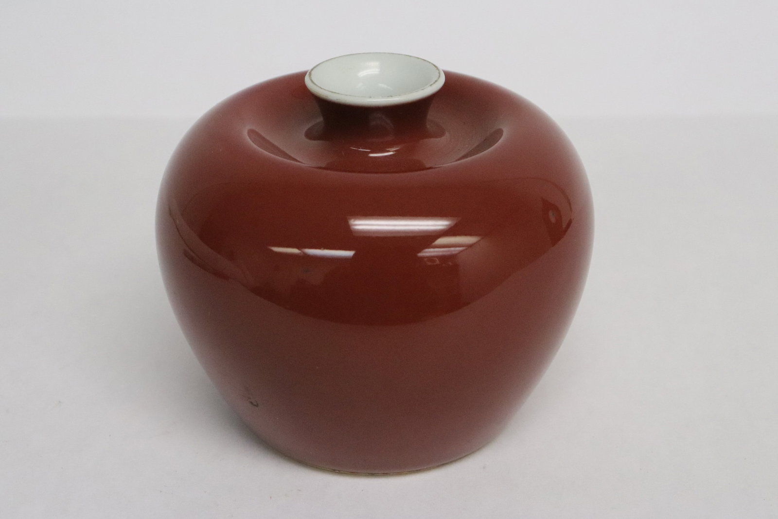 Chinese red glazed porcelain water dripper: Chinese red glazed porcelain water dripper, 3.1"x3.7"dia
