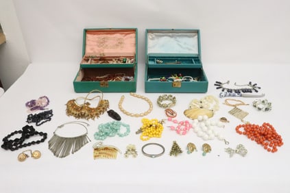 Lot of costume jewelry