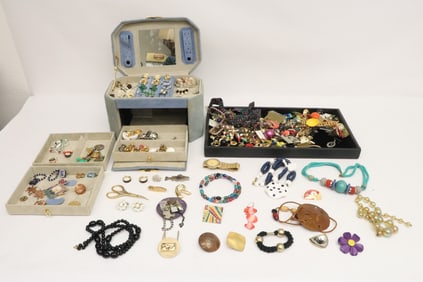 Lot of misc. jewelry