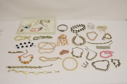 Lot of misc. jewelry