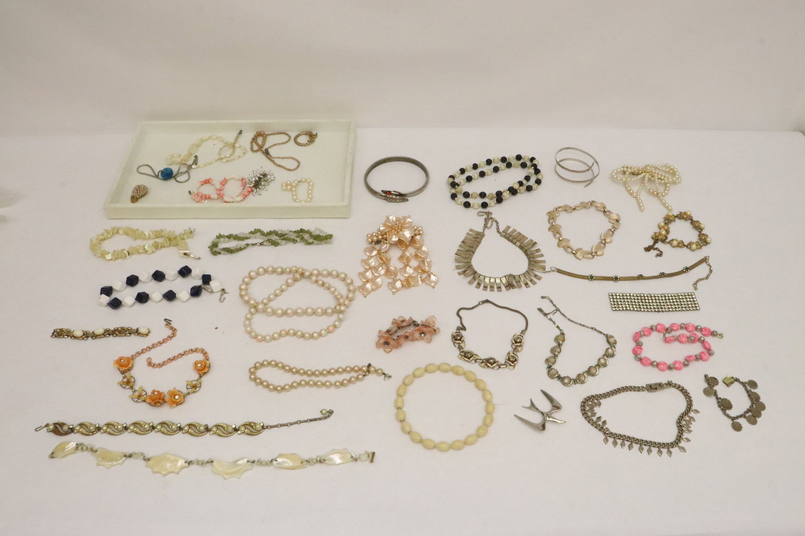 Lot of misc. jewelry: Lot of misc. jewelry, tray not included