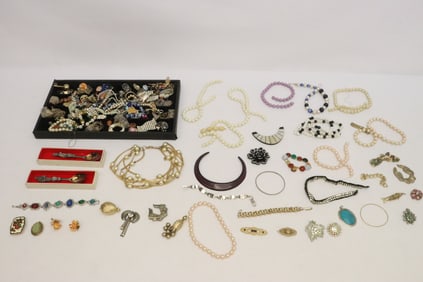 Lot of misc. jewelry