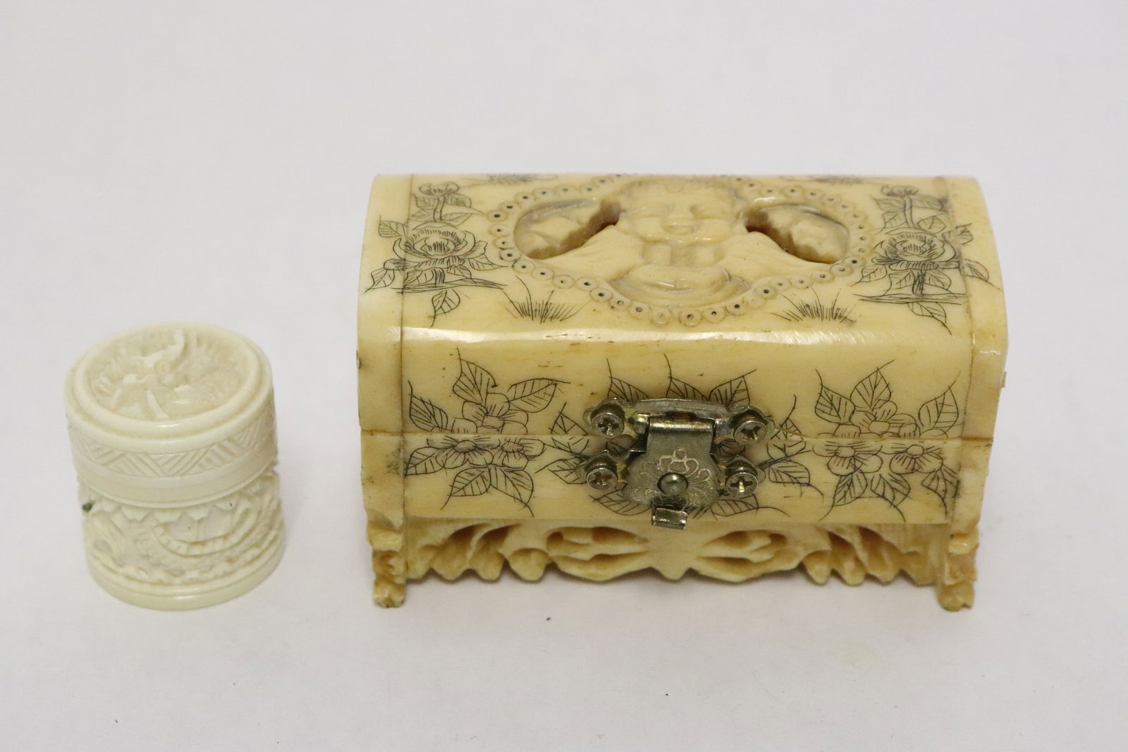 2 Chinese bone carved trinket boxes: 2 Chinese bone carved trinket boxes, 1.05"x0.85"dia, 1.55"x2.65"x1.3"