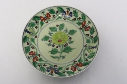 Chinese wucai porcelain plate