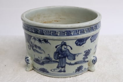 Large Chinese blue & white porcelain brush holder
