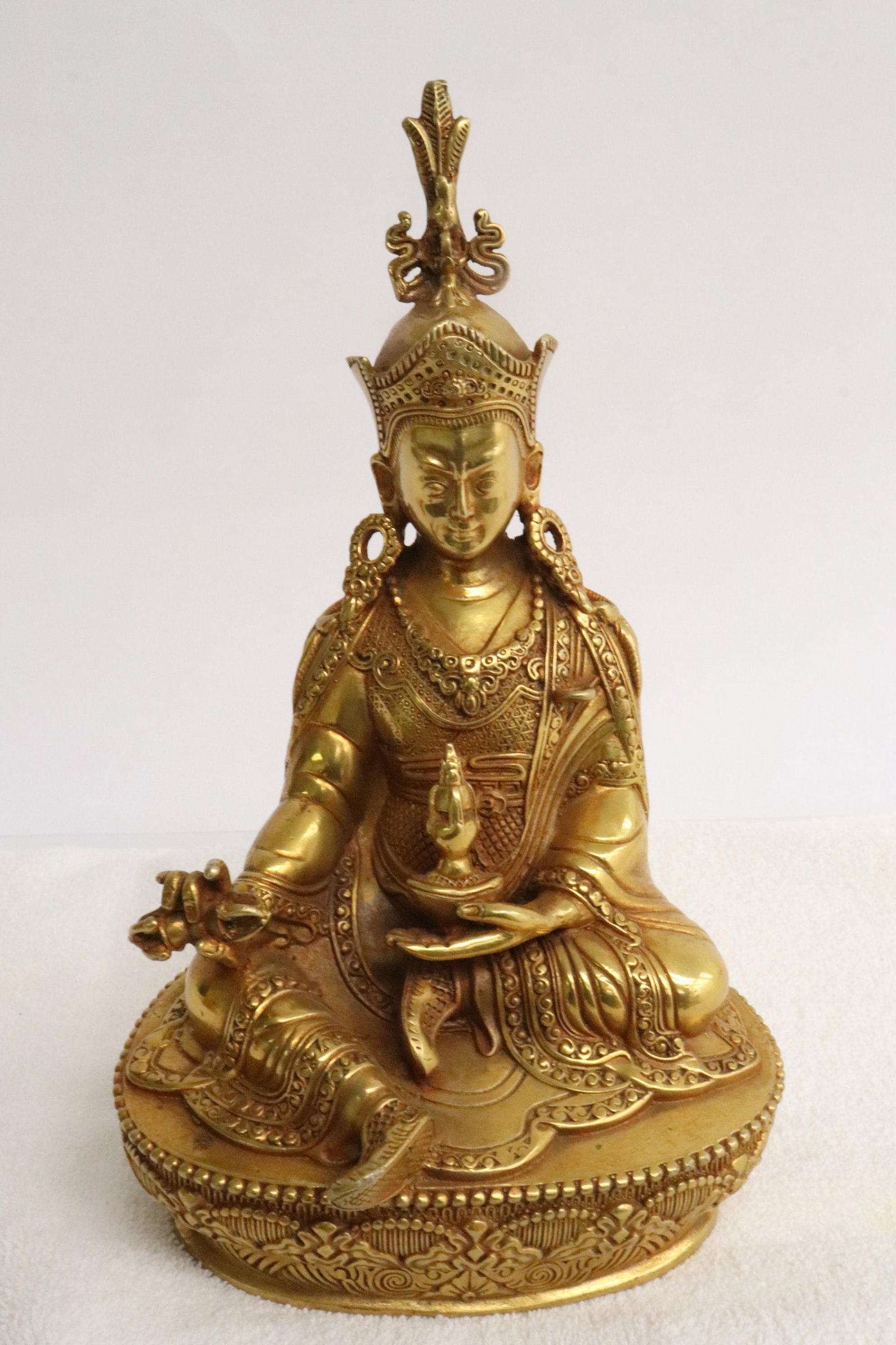 A very fine Chinese gilt bronze sculpture of deity: A very fine Chinese gilt bronze sculpture of deity, 8.3"H
