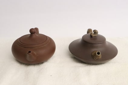 2 Chinese Yixing teapots