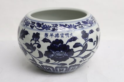 Blue and white porcelain round censer