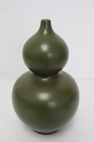 A tea dust style glazed porcelain gourd shape vase