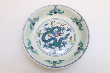 Chinese wucai porcelain plate