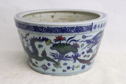 Chinese wucai porcelain censer