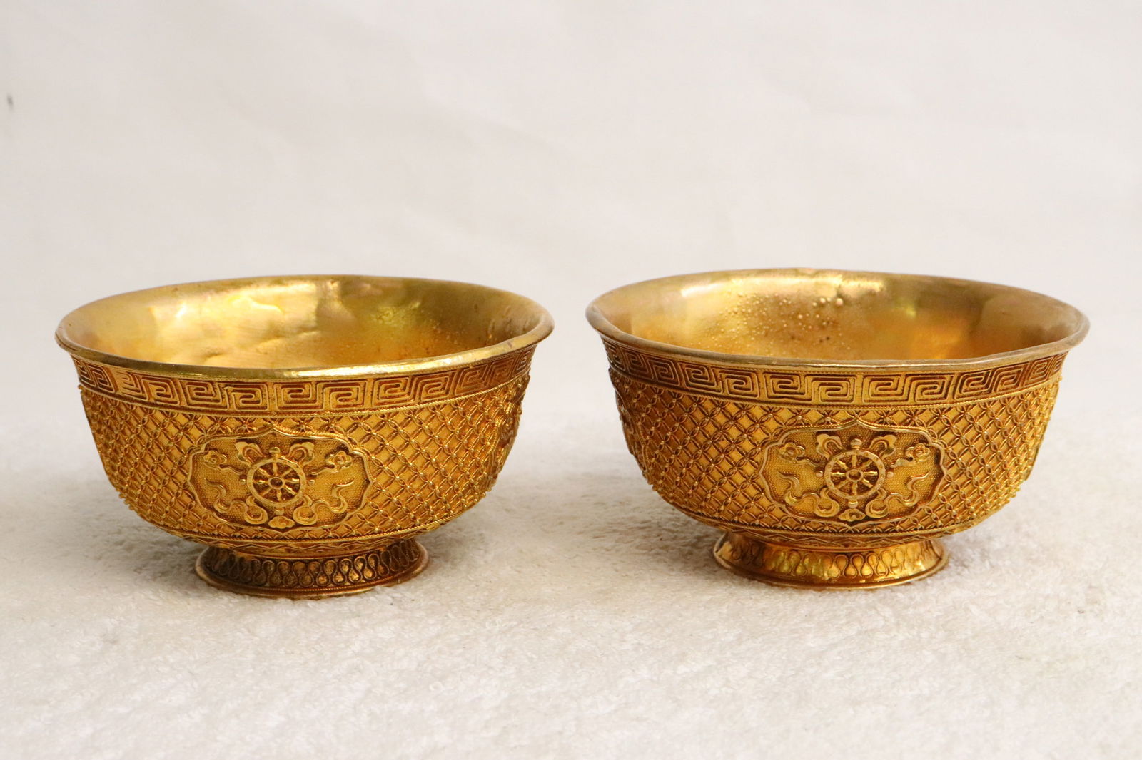 2 gilt metal bowls (1 of 13)