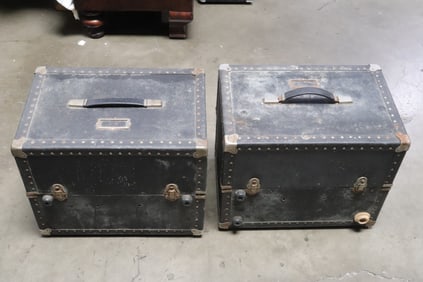 Pair Bose 800 professional speakers