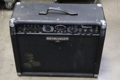 Behringer guitar amplifier
