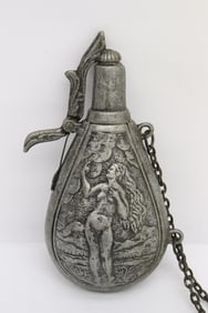 A metal powder horn
