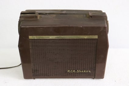 Vintage RCA radio, condition unknown